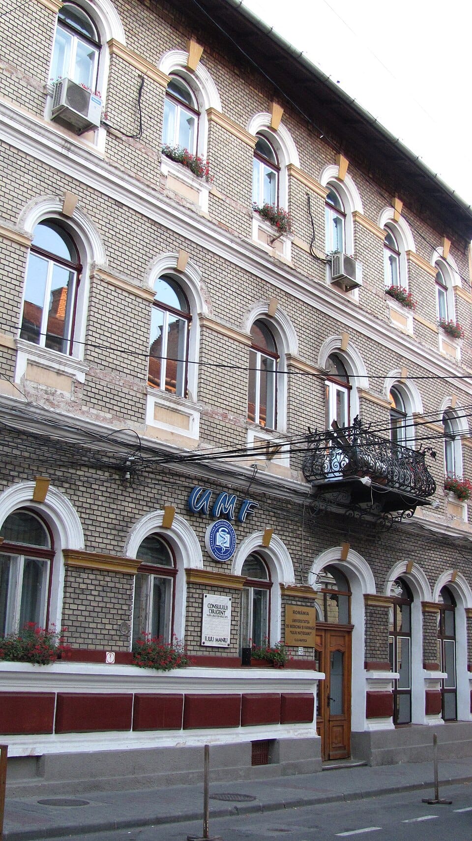Faculty of Medicine building, Iuliu Hațieganu University in Cluj-Napoca — Photo: Wikimedia Commons